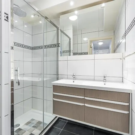 Apartment Near Seafront In Bruges, Cleaning Included
